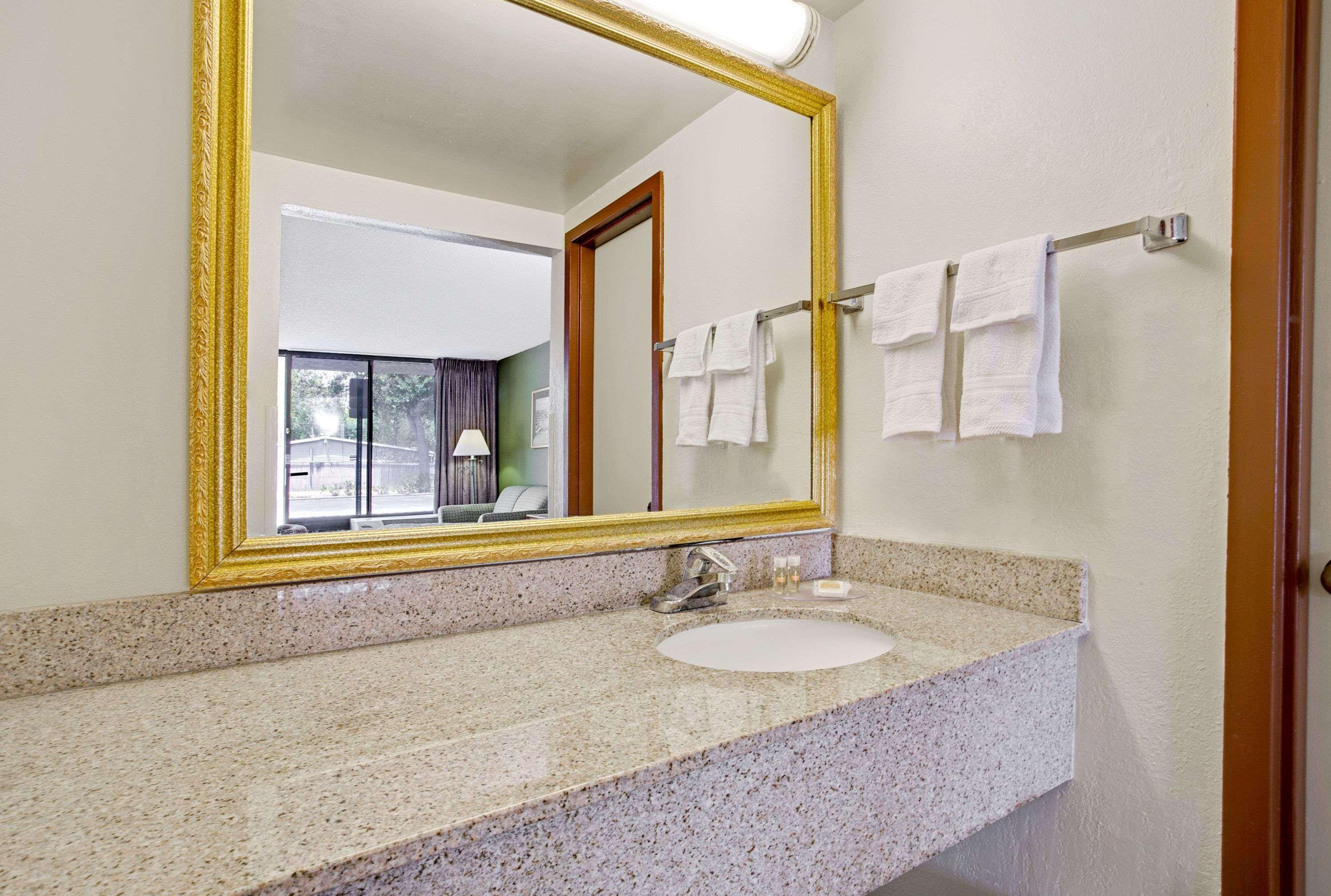 Days Inn By Wyndham Bradenton - Near The Gulf Εξωτερικό φωτογραφία