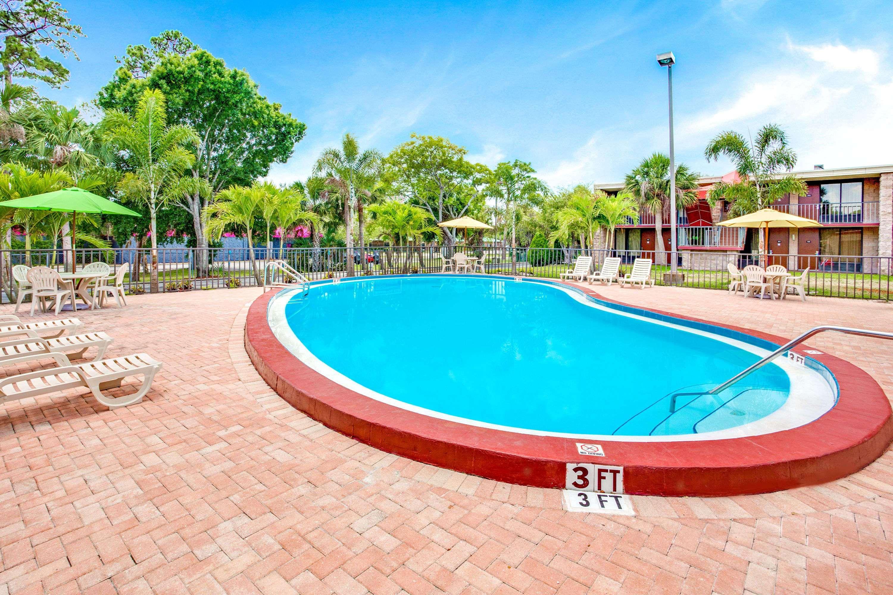 Days Inn By Wyndham Bradenton - Near The Gulf Εξωτερικό φωτογραφία