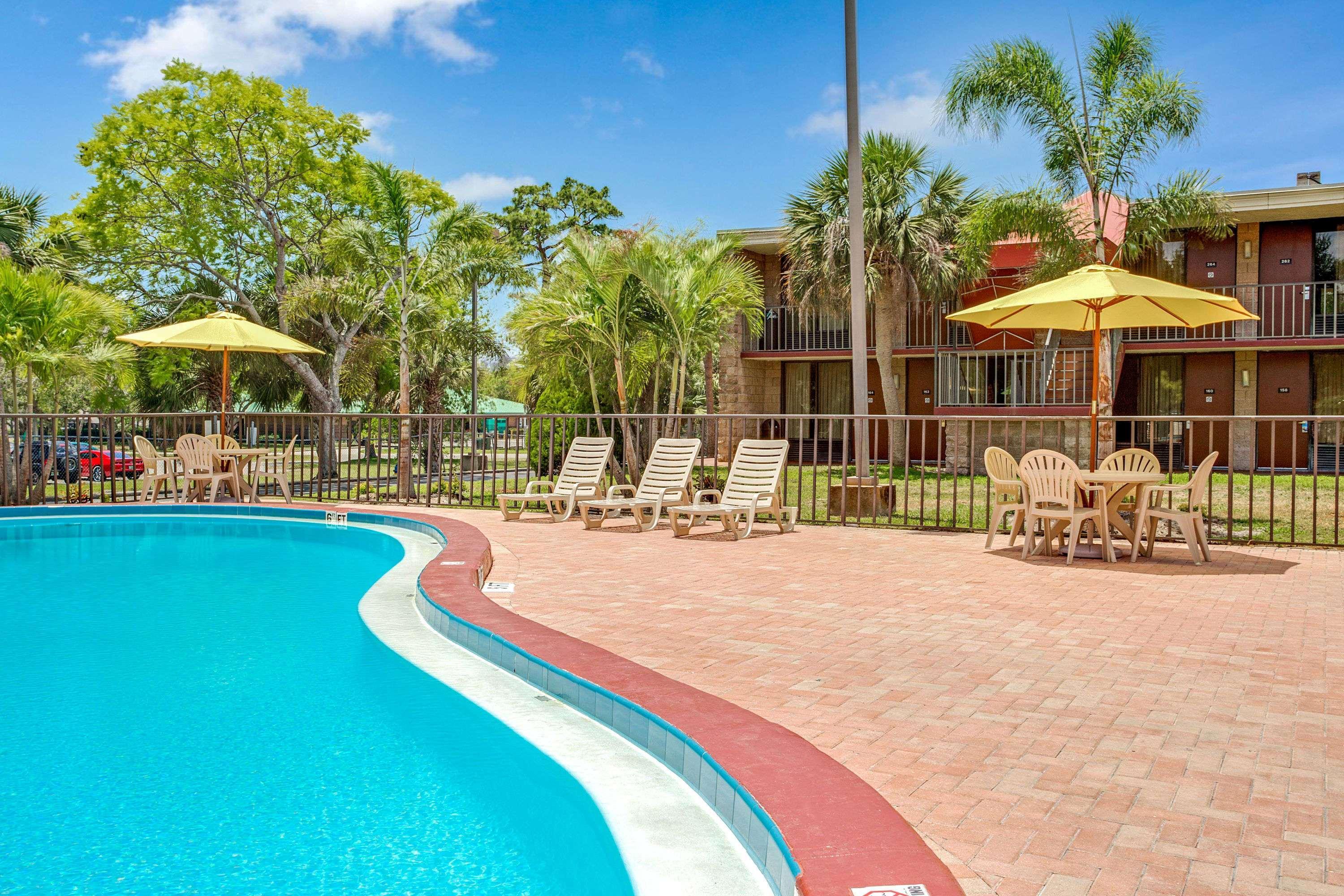 Days Inn By Wyndham Bradenton - Near The Gulf Εξωτερικό φωτογραφία