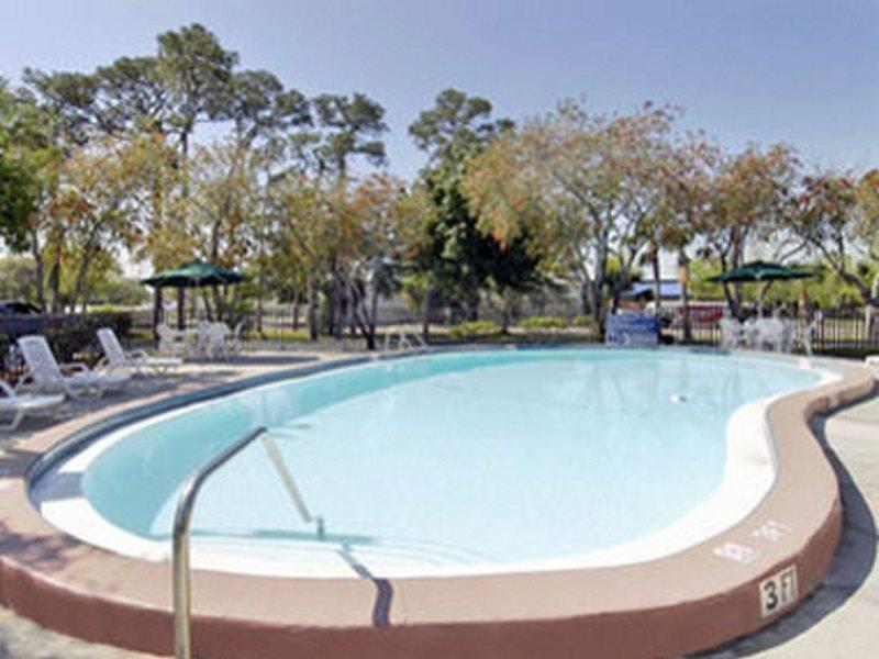 Days Inn By Wyndham Bradenton - Near The Gulf Εξωτερικό φωτογραφία