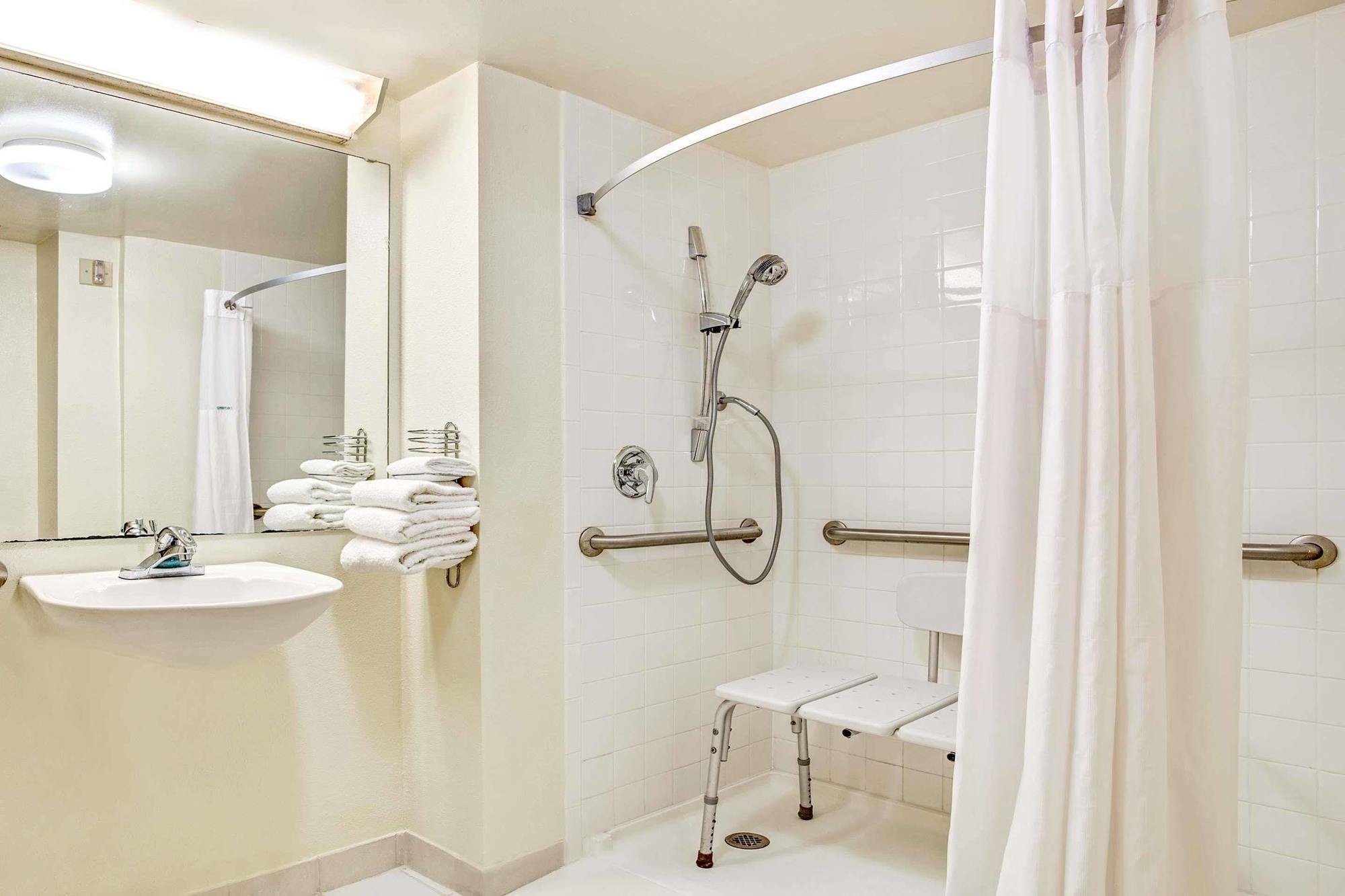 Days Inn By Wyndham Bradenton - Near The Gulf Εξωτερικό φωτογραφία
